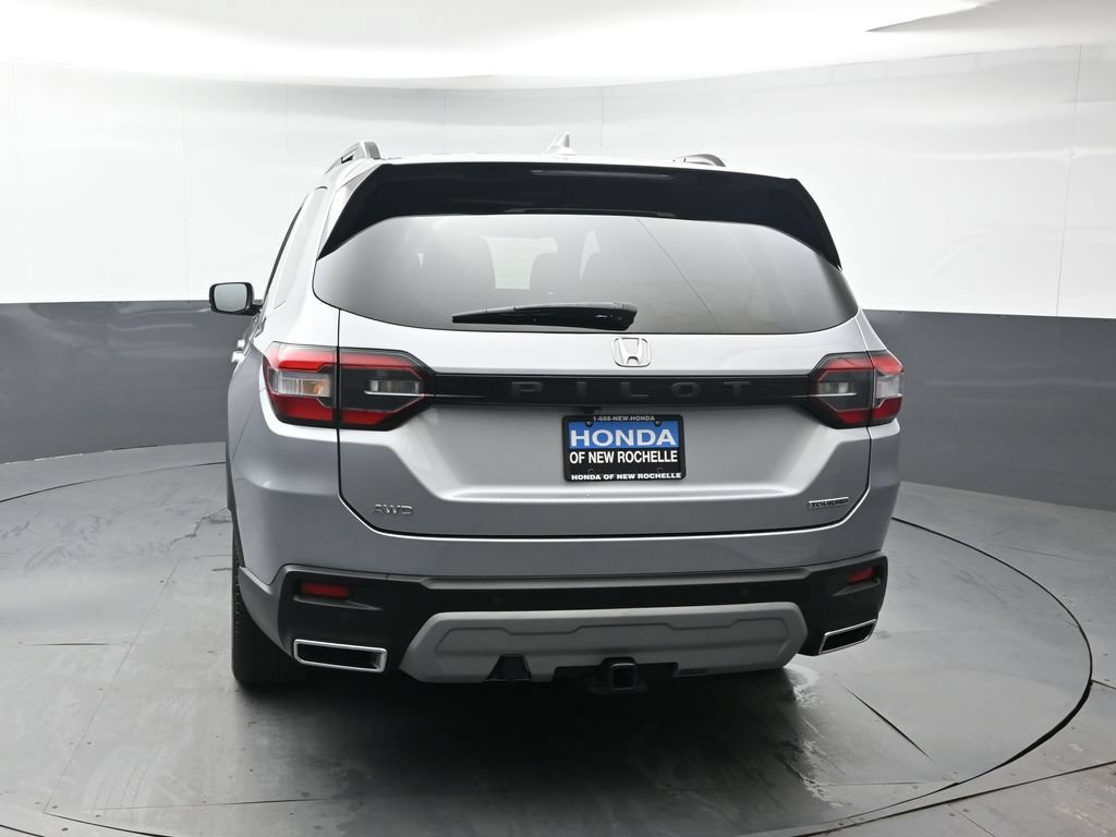 Certified 2025 Honda Pilot Touring image 5