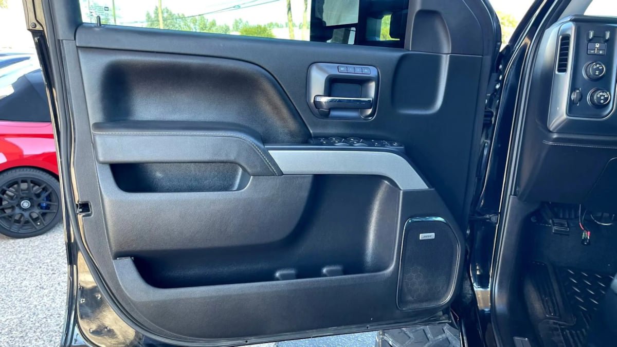 Used 2015 Chevrolet Silverado 2500 LTZ w/ Duramax Plus Package AWD/4WD image 56