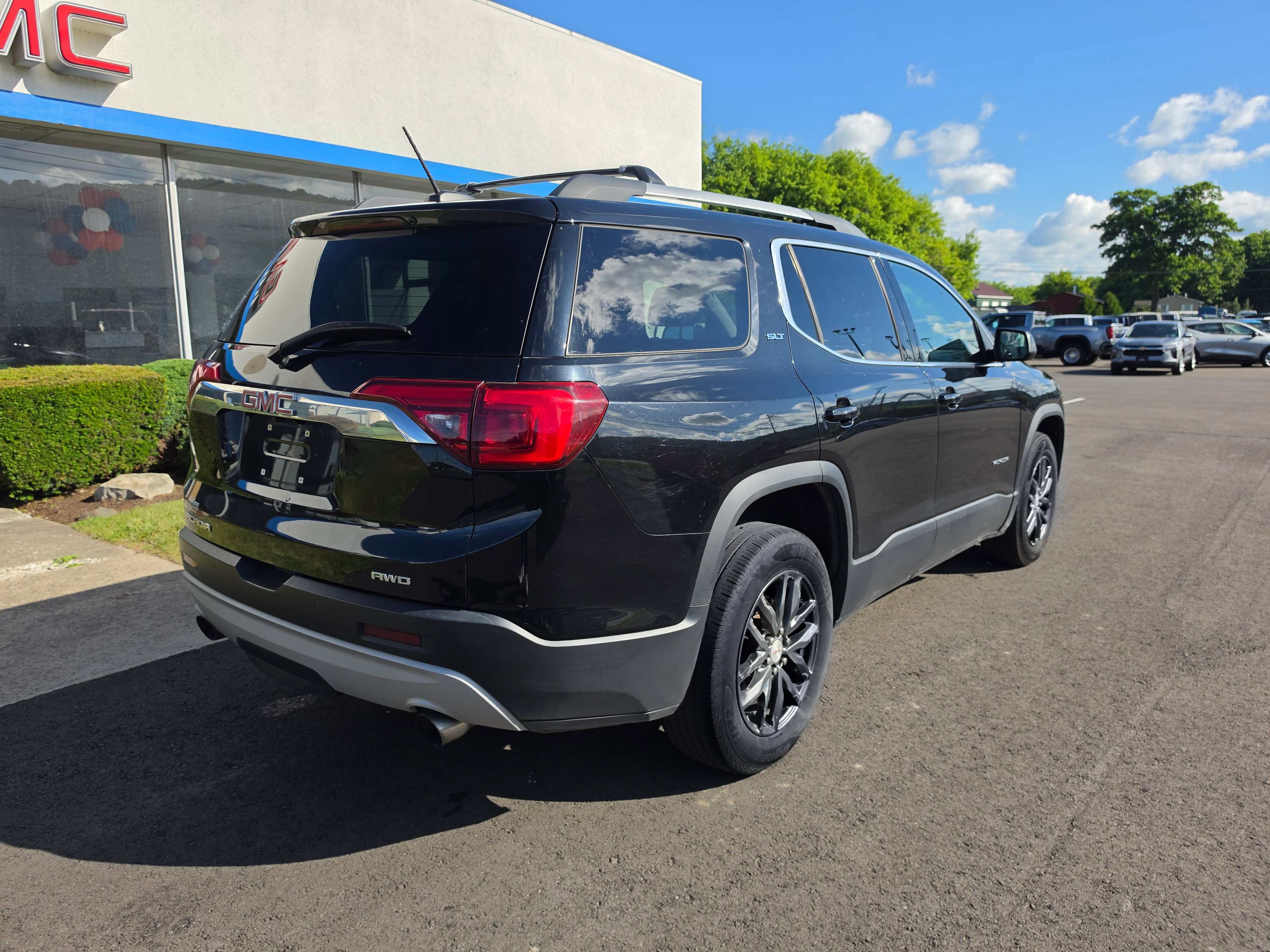 Used 2018 GMC Acadia SLT AWD/4WD image 3