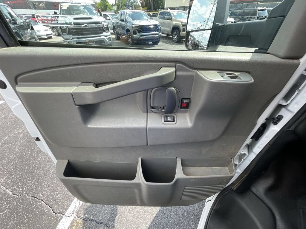 Used 2022 Chevrolet Express 3500 w/ Power Convenience Package RWD image 20