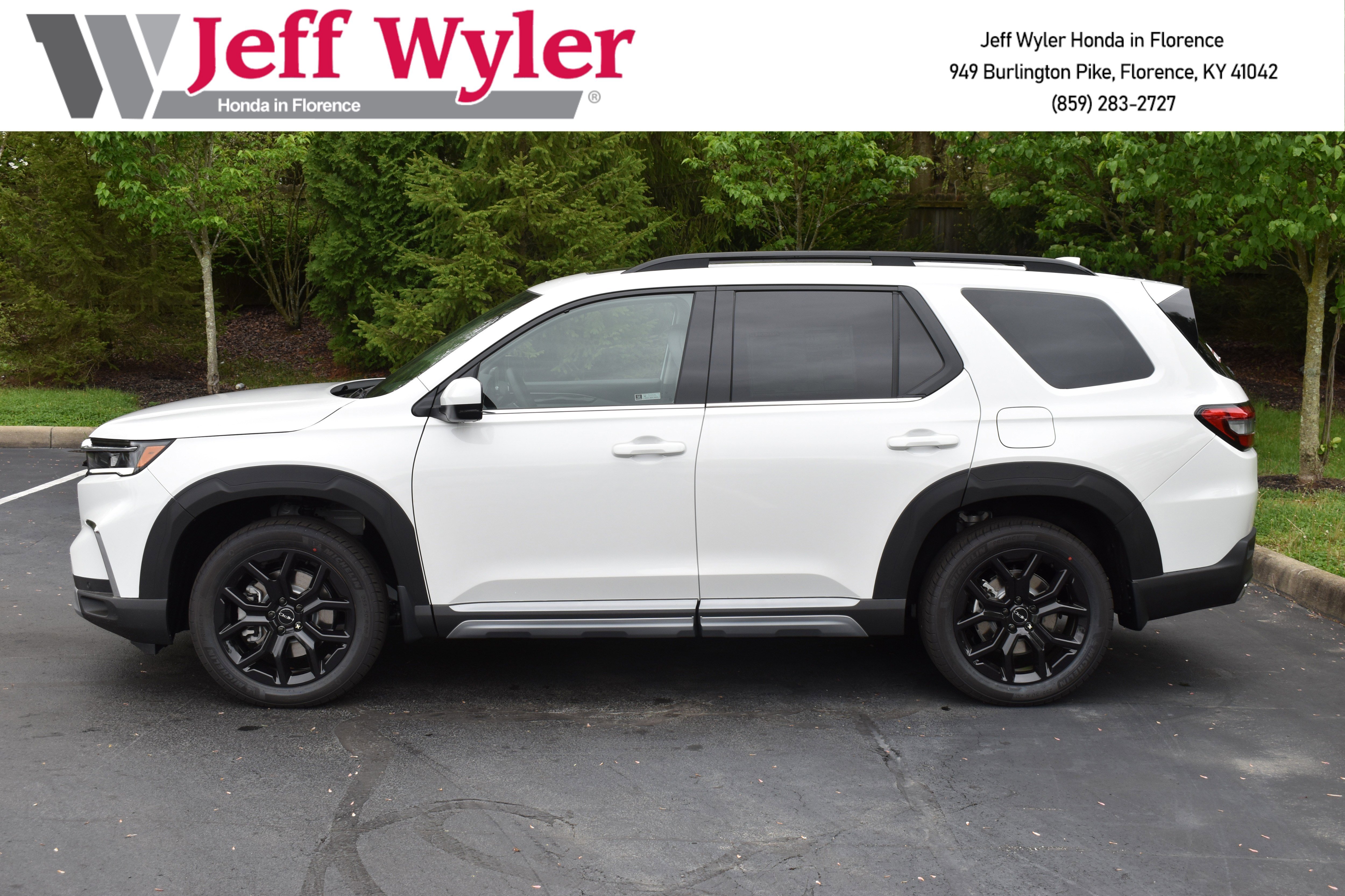 New 2025 Honda Pilot Touring image 4