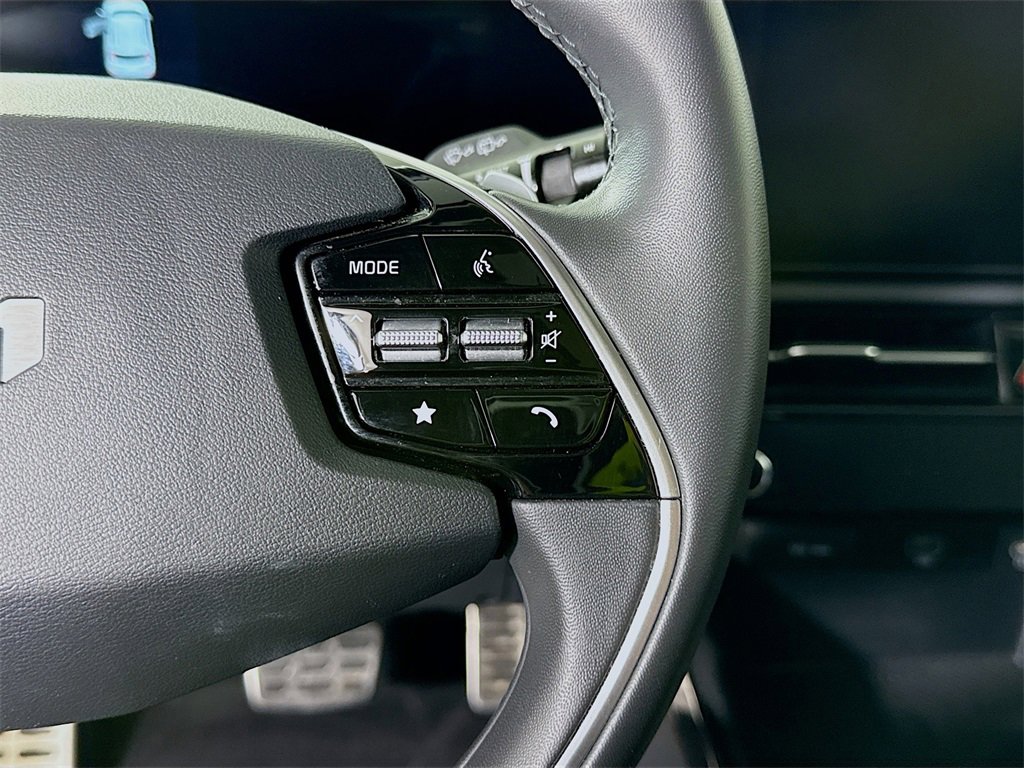 Used 2024 Kia Niro EX Touring image 24