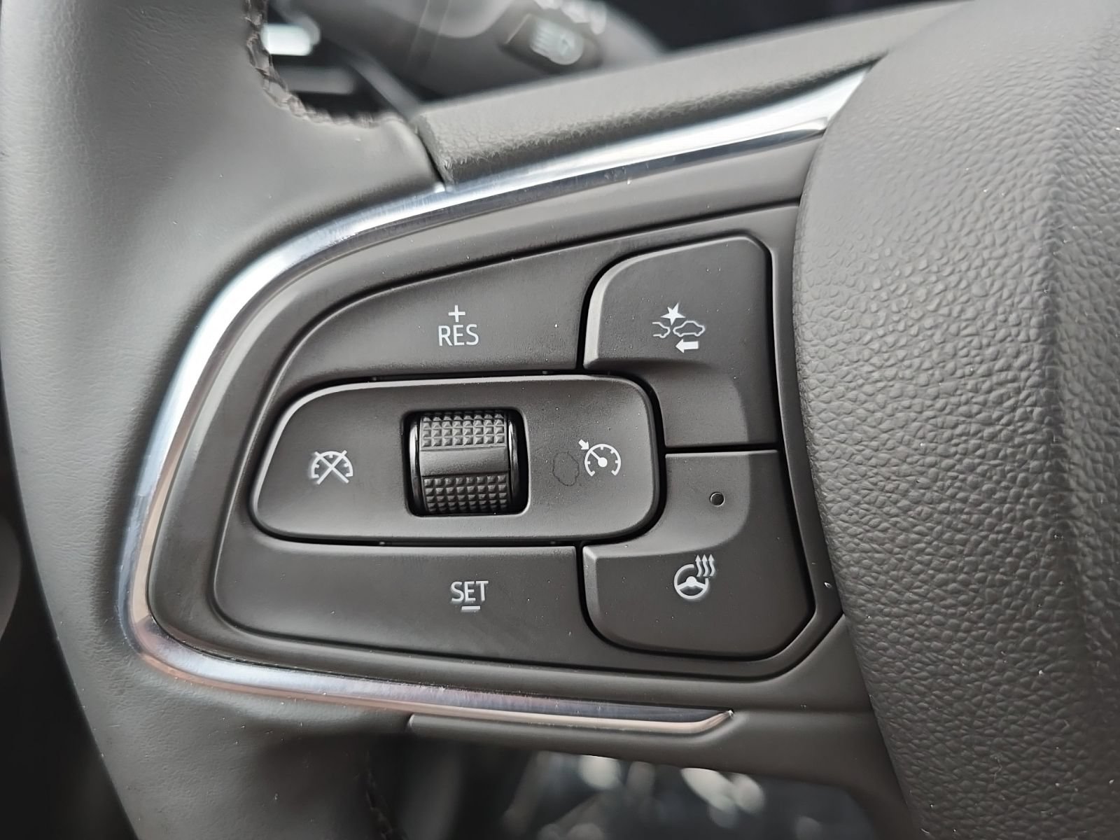 Used 2025 Buick Envista Sport Touring w/ Convenience I Package FWD image 21