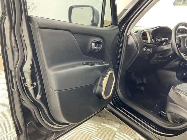 Used 2017 Jeep Renegade Limited AWD/4WD image 10