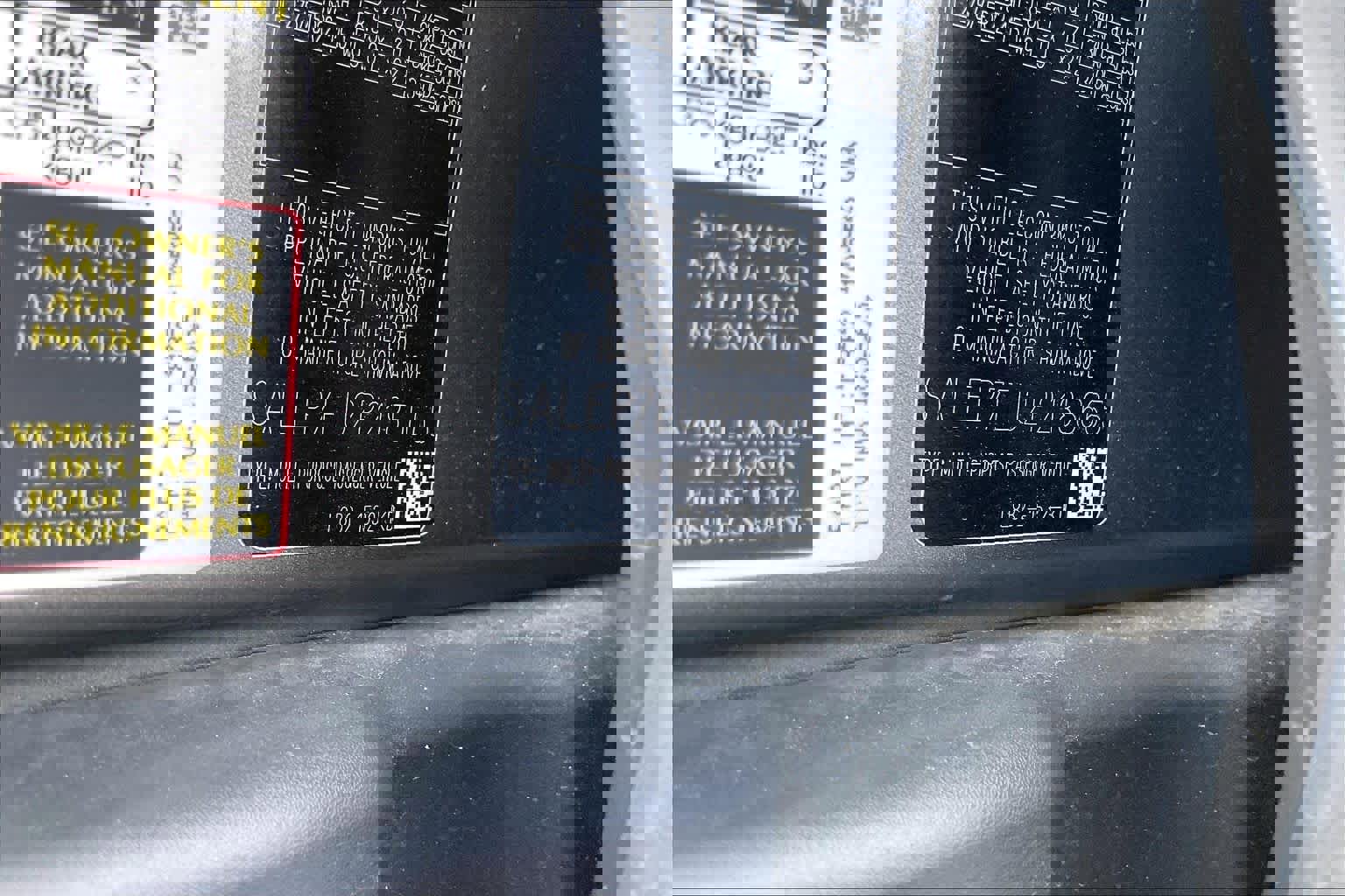 Used 2023 Land Rover Defender 110 SE image 34