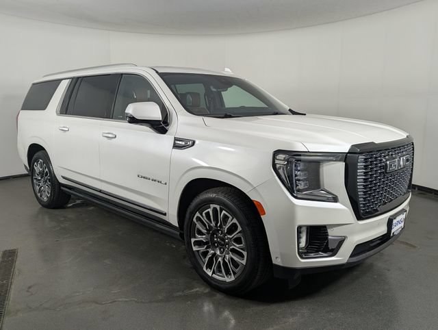 Used 2023 GMC Yukon XL Denali Ultimate AWD/4WD image 2