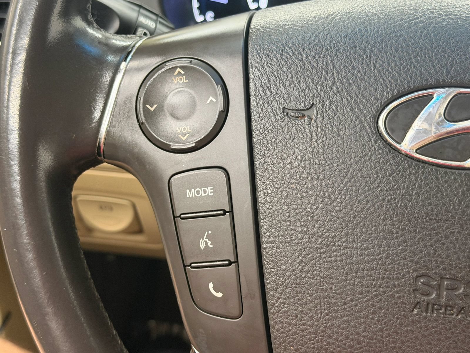 Used 2012 Hyundai Genesis 3.8 w/ Premium Pkg RWD image 26