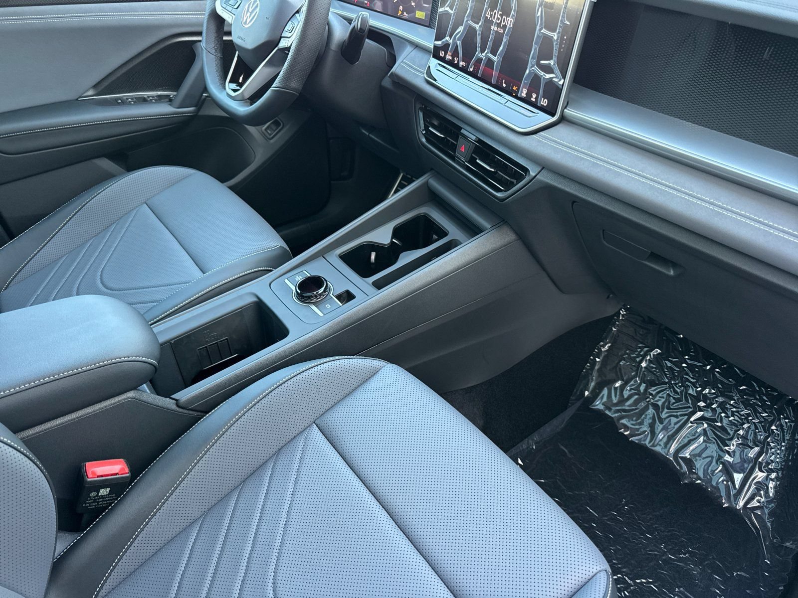 New 2026 Volkswagen Tiguan SE R-Line FWD image 16