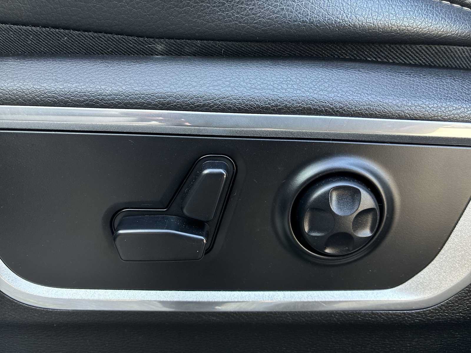 Used 2019 RAM 1500 Laramie AWD/4WD image 14