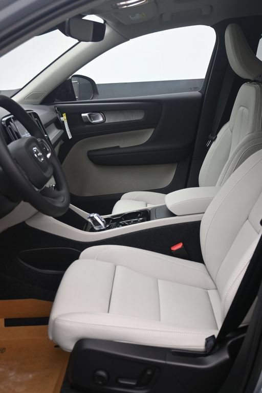 New 2026 Volvo XC40 B5 Plus w/ Protection Package Premier AWD/4WD image 11