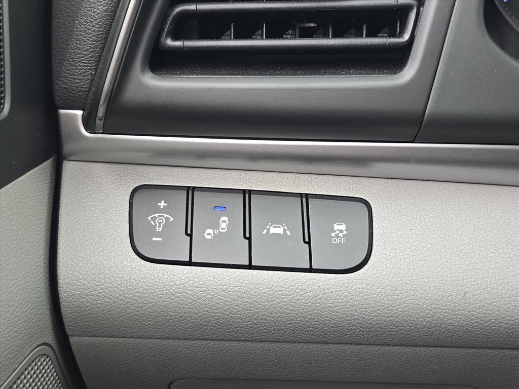 Used 2020 Hyundai Elantra SEL image 14
