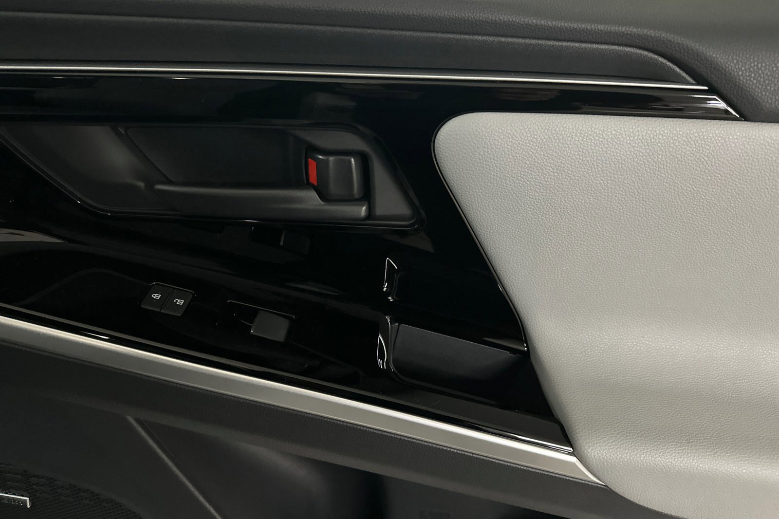 New 2025 Subaru Solterra Limited image 20
