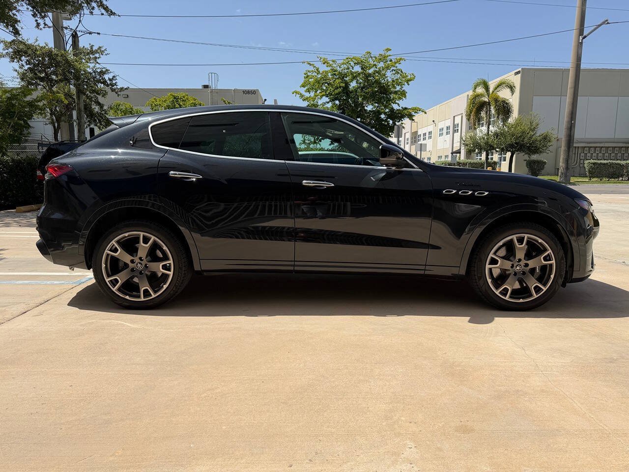 Used 2023 Maserati Levante Modena AWD/4WD image 5