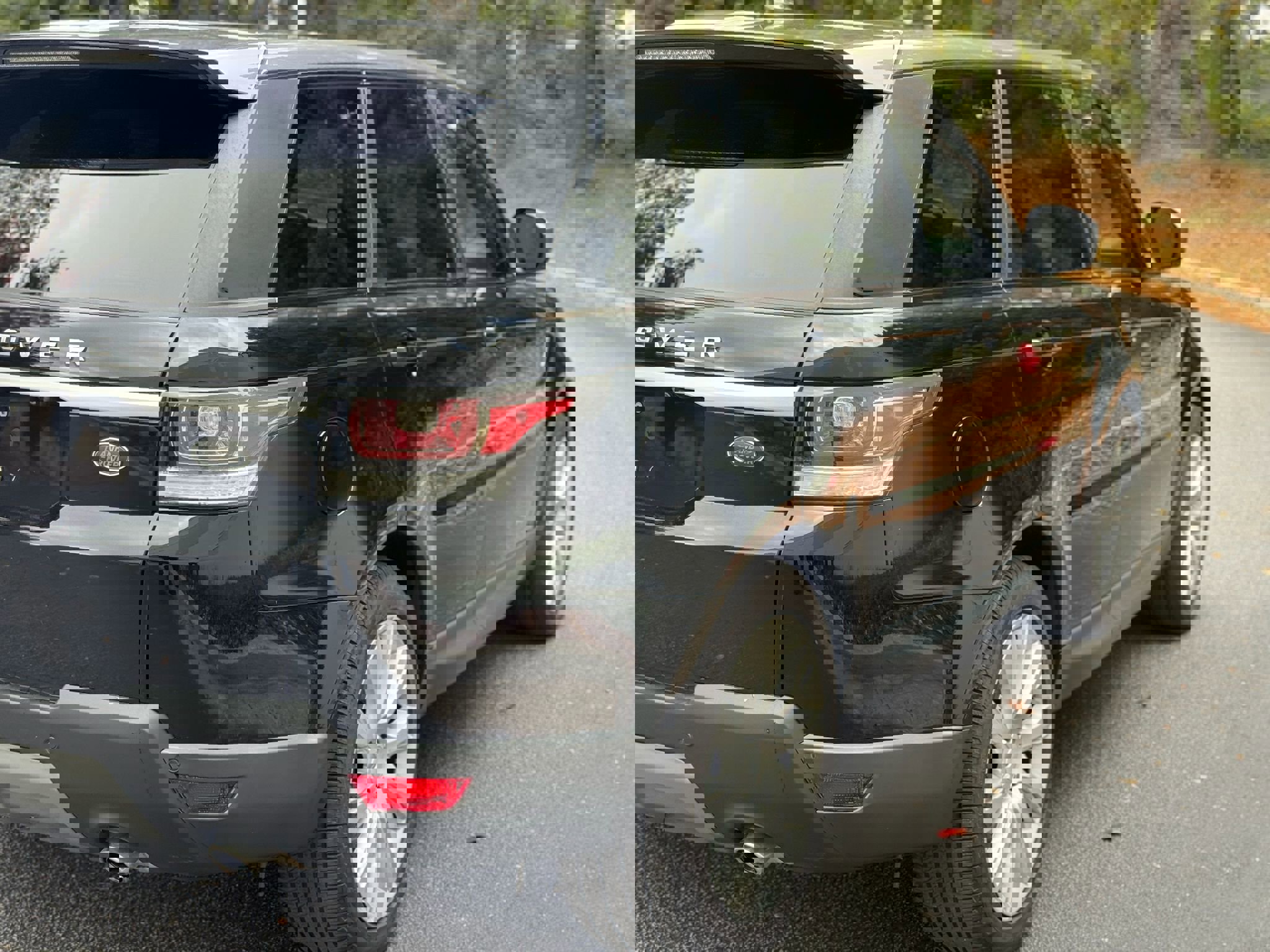 Used 2017 Land Rover Range Rover Sport SE image 15