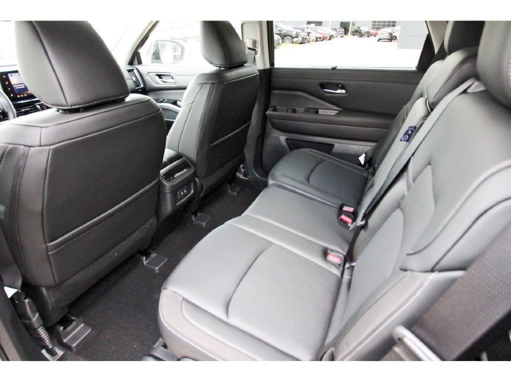 New 2026 Nissan Pathfinder SL w/ SL Premium Package (P04) FWD image 11