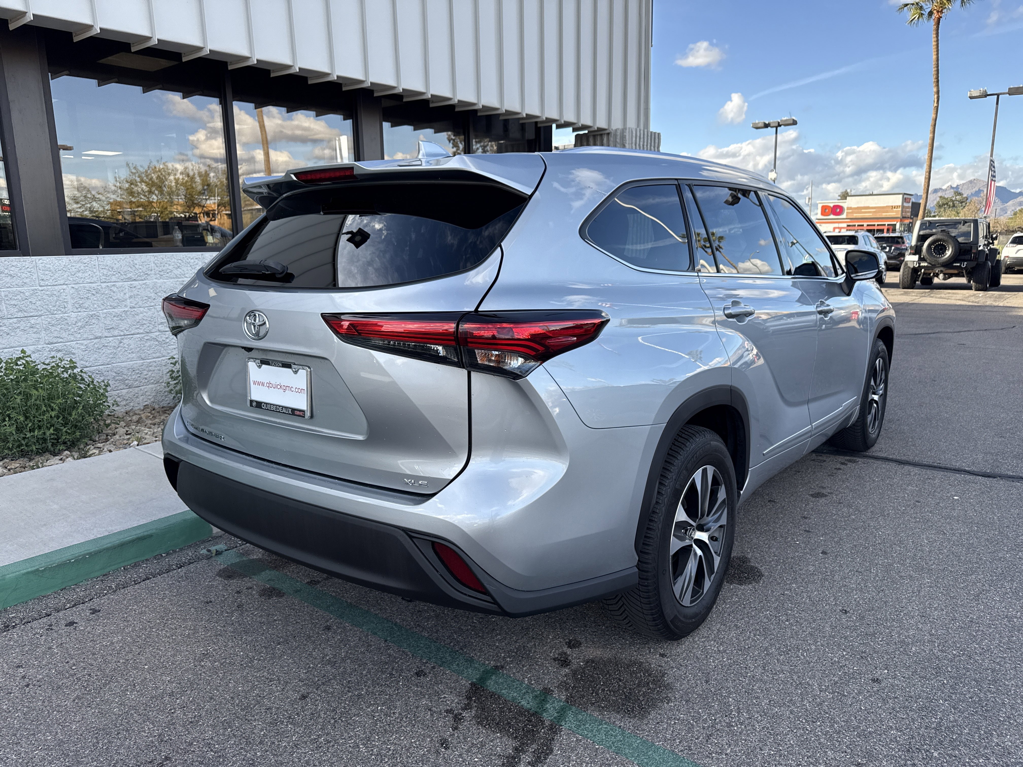 Used 2020 Toyota Highlander XLE image 25