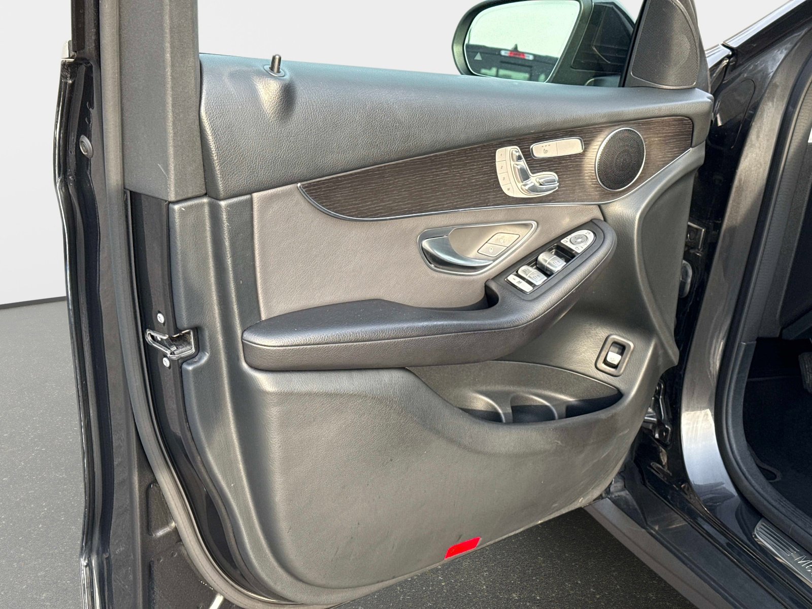 Used 2021 Mercedes-Benz GLC 300 4MATIC image 20