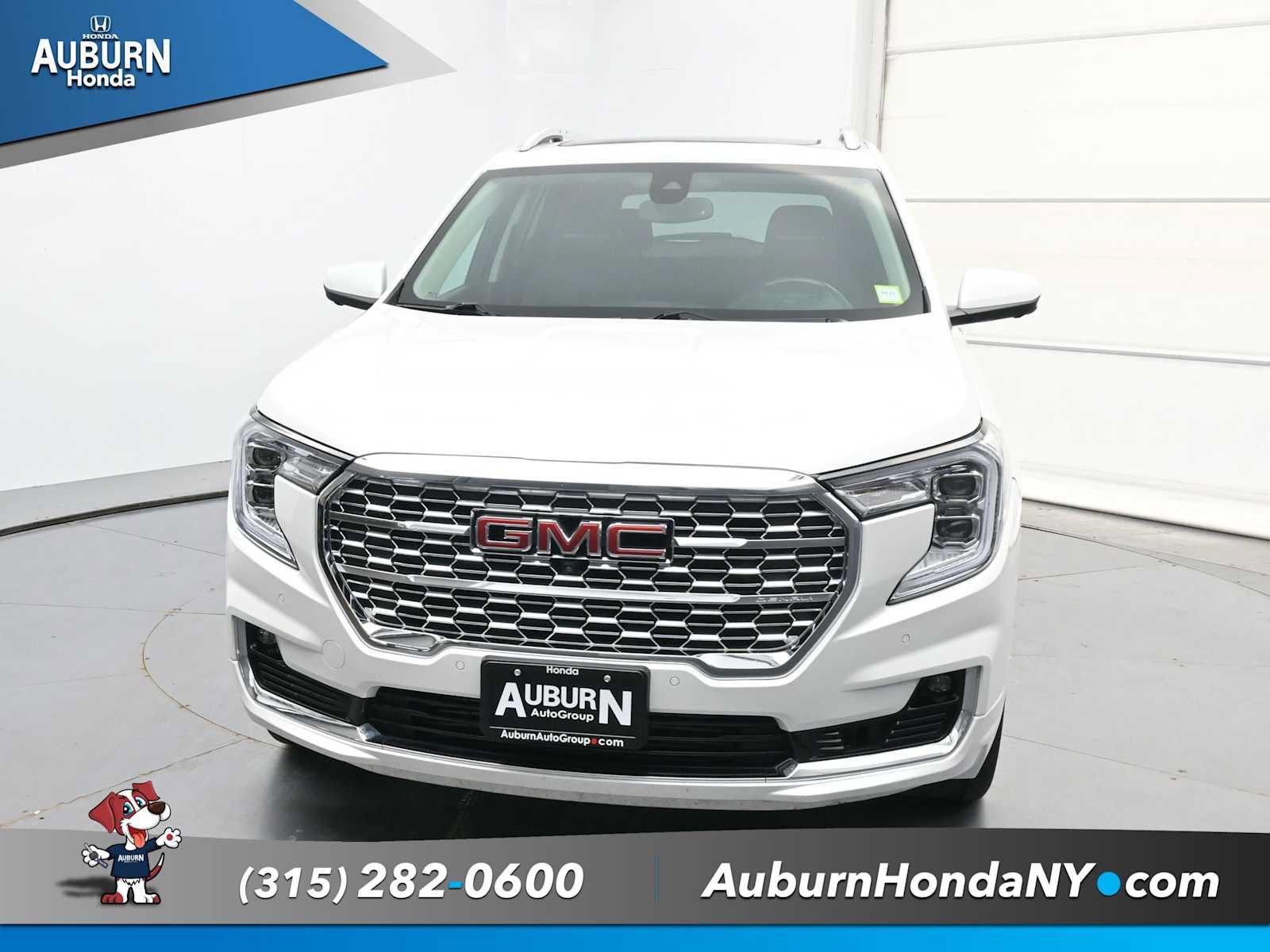 Used 2022 GMC Terrain Denali w/ Denali Premium Package AWD/4WD image 3