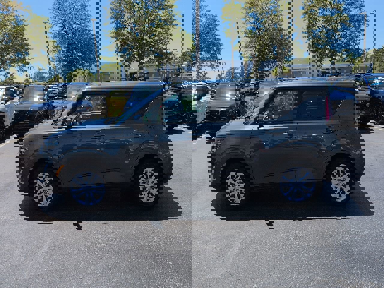 Used 2025 Kia Soul LX image 7