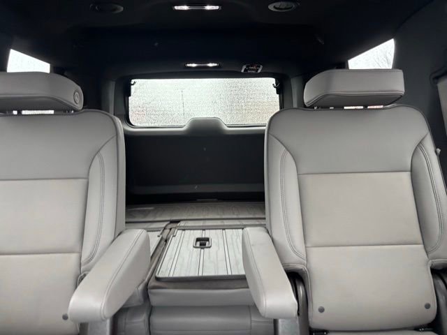 Used 2024 GMC Yukon SLT w/ SLT Luxury Package image 12
