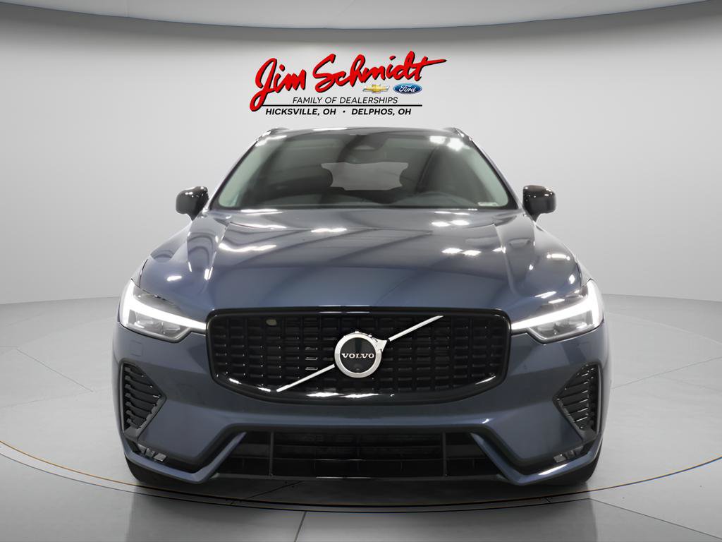 Used 2025 Volvo XC60 B5 Plus w/ Protection Package Premier AWD/4WD image 3