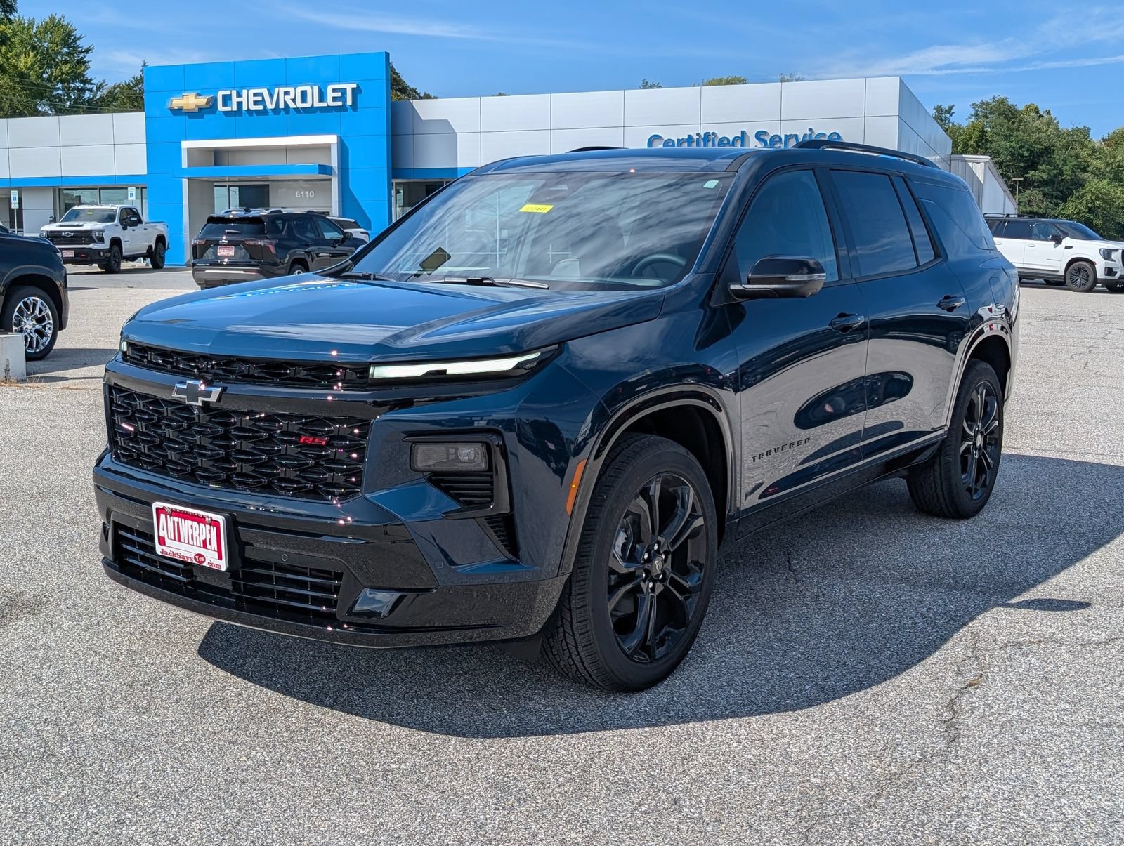 New 2027 Chevrolet Traverse RS w/ LPO, Floor Liner Package FWD image 4
