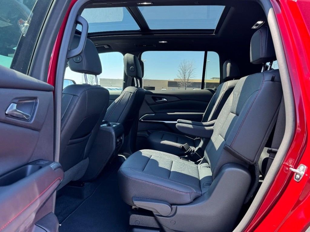 Used 2024 Chevrolet Traverse Z71 image 10