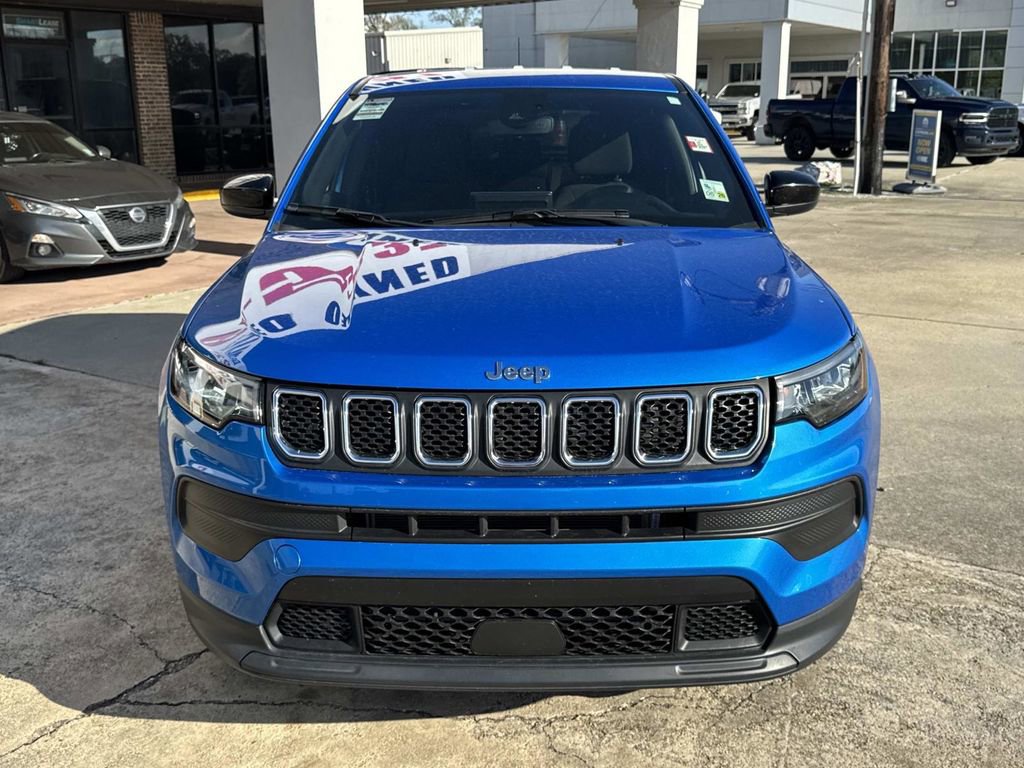 Used 2024 Jeep Compass Sport image 3
