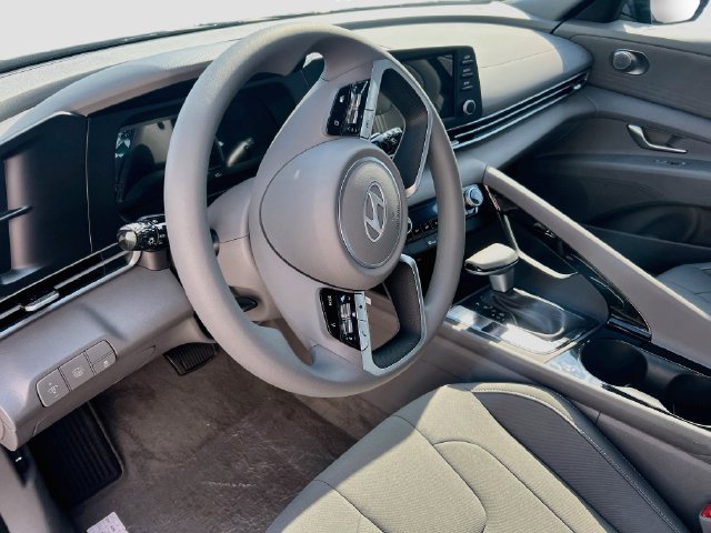 New 2026 Hyundai Elantra Hybrid FWD image 9