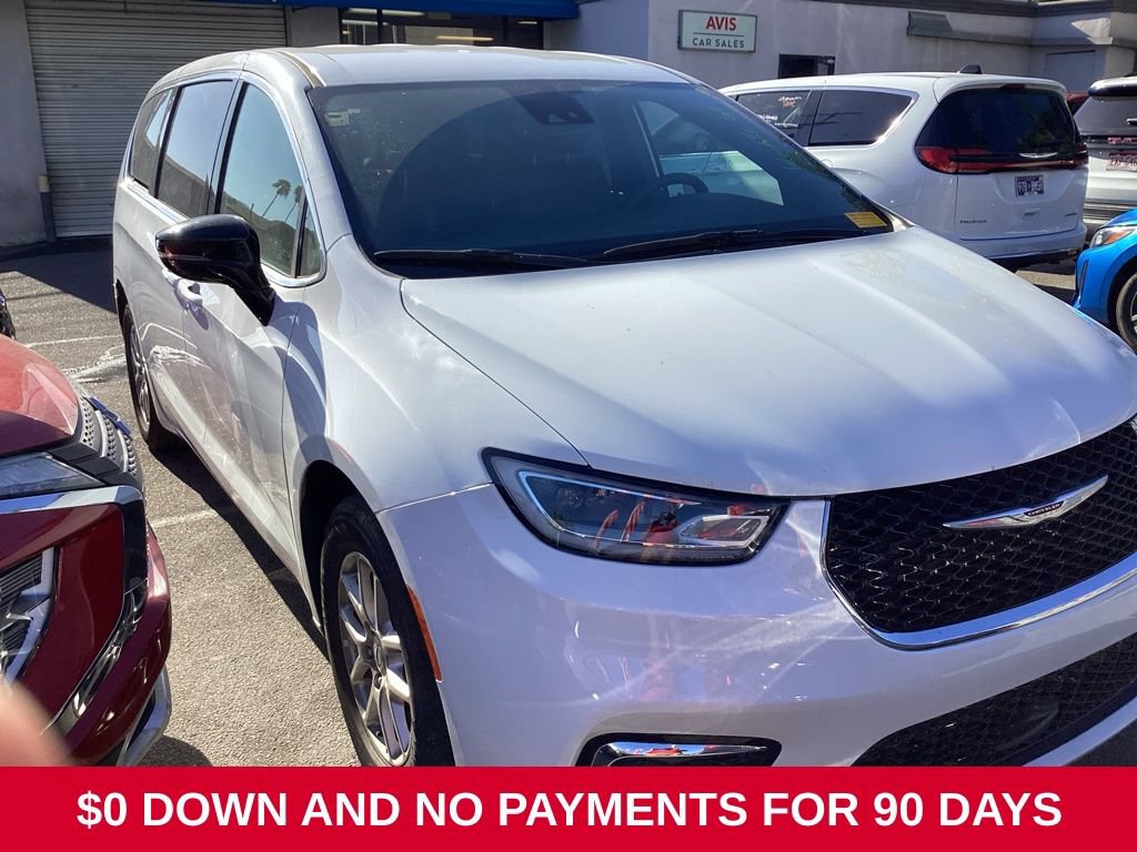 Used 2025 Chrysler Pacifica Select FWD image 5