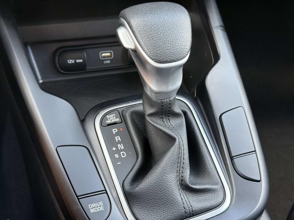 Used 2025 Kia Soul LX w/ LX Technology Package FWD image 22
