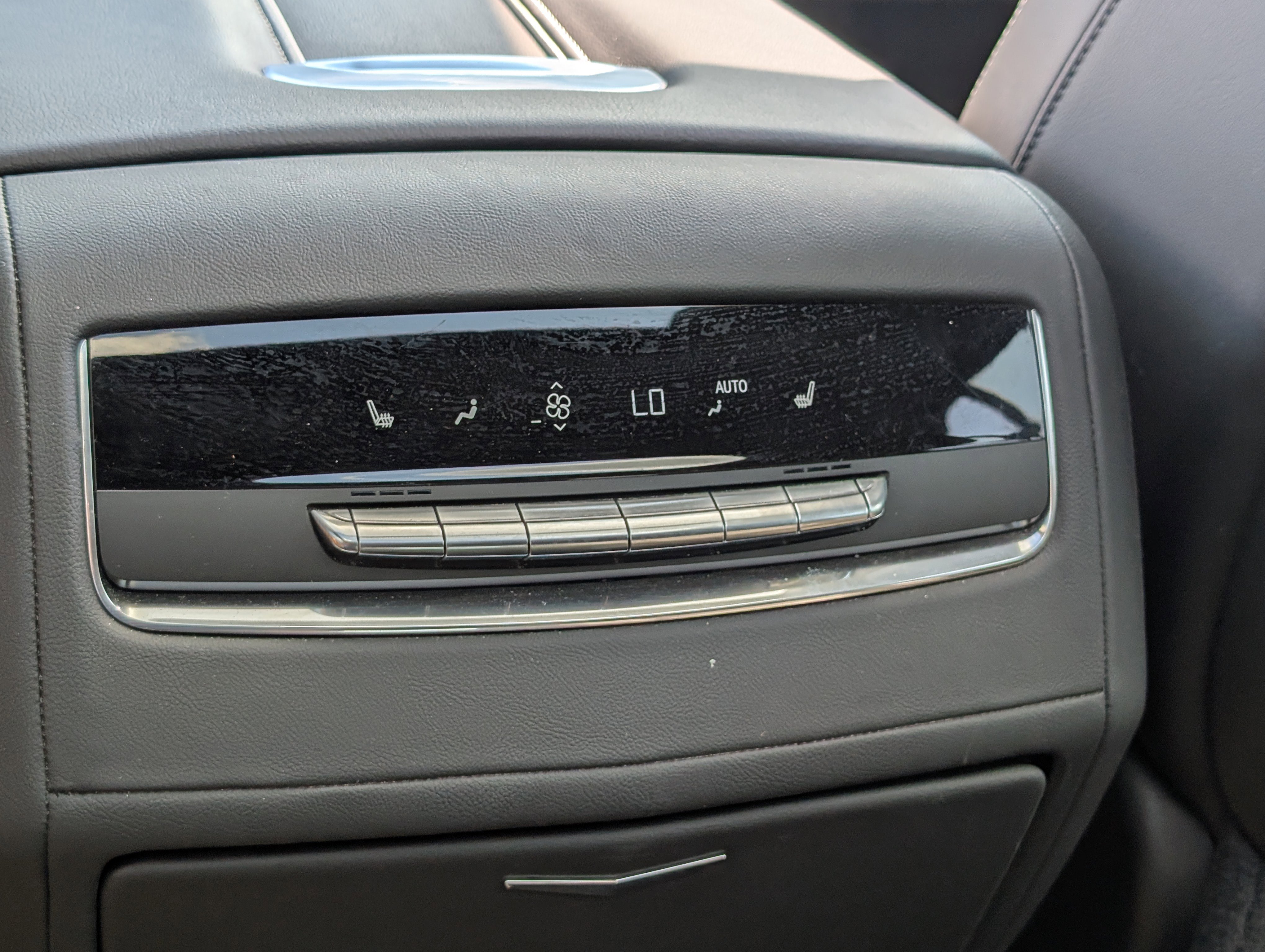 Used 2021 Cadillac Escalade ESV Premium Luxury w/ Performance Package image 16