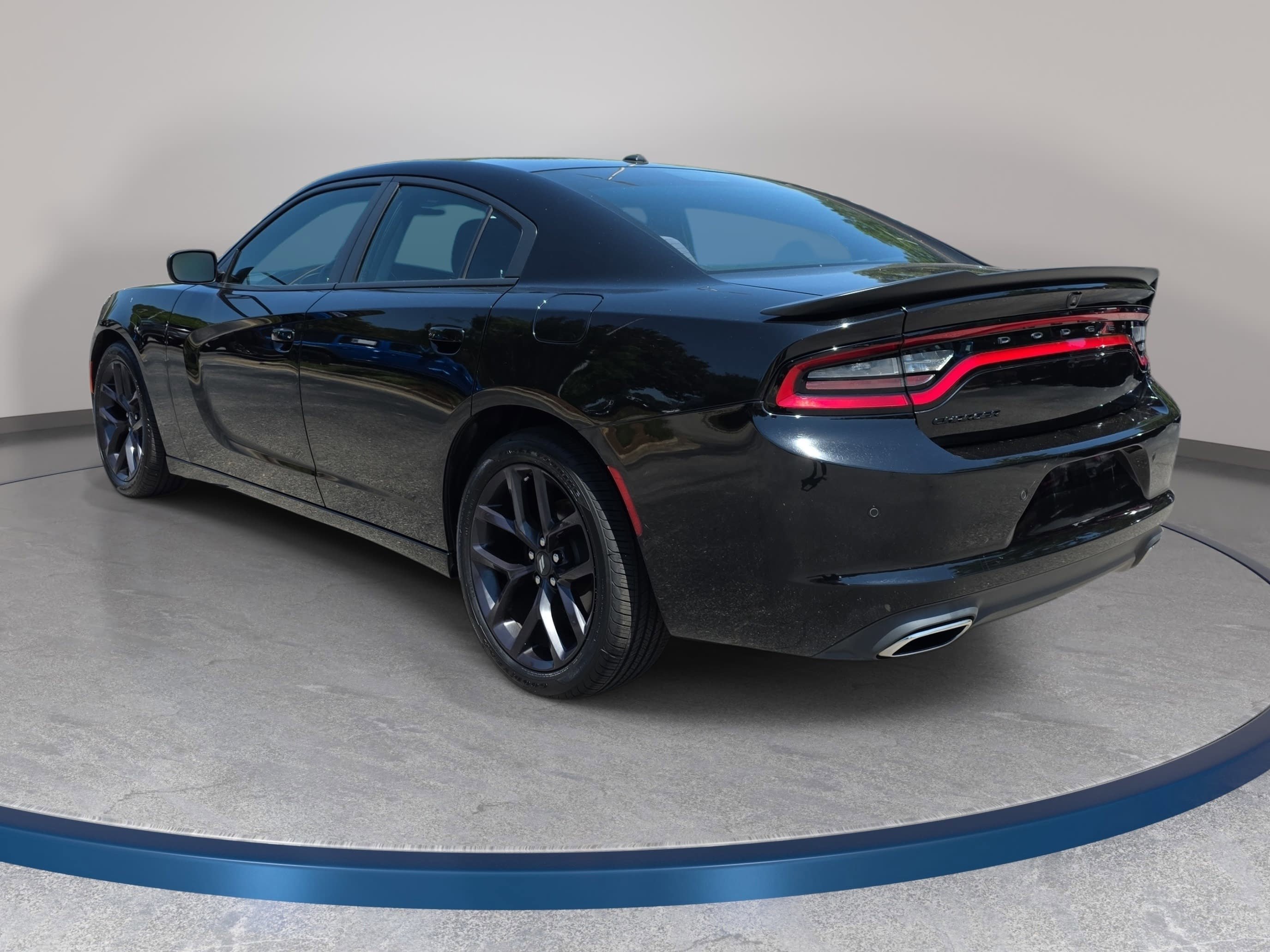 Used 2020 Dodge Charger SXT w/ Blacktop Package RWD image 7