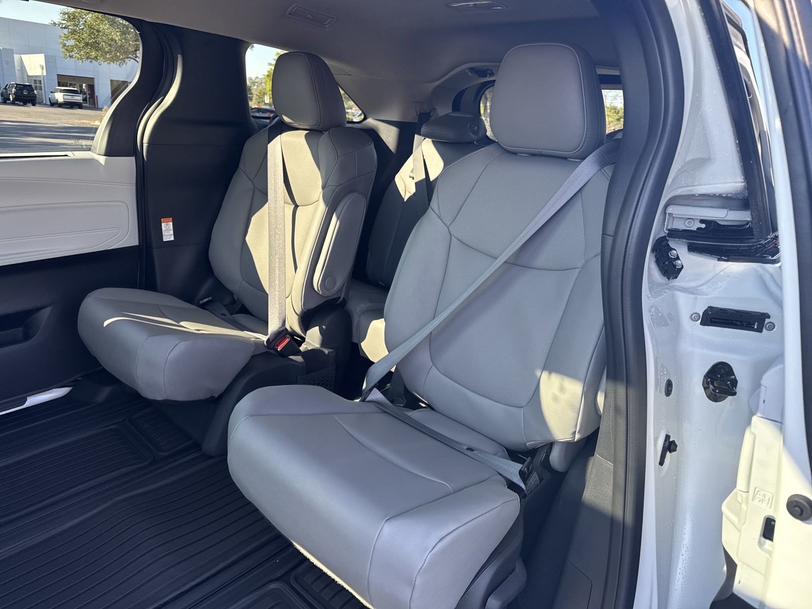 New 2025 Toyota Sienna XLE FWD image 25
