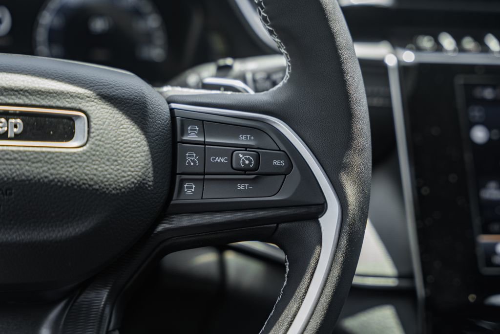 New 2025 Jeep Grand Cherokee Laredo X w/ Luxury Tech Group I image 31