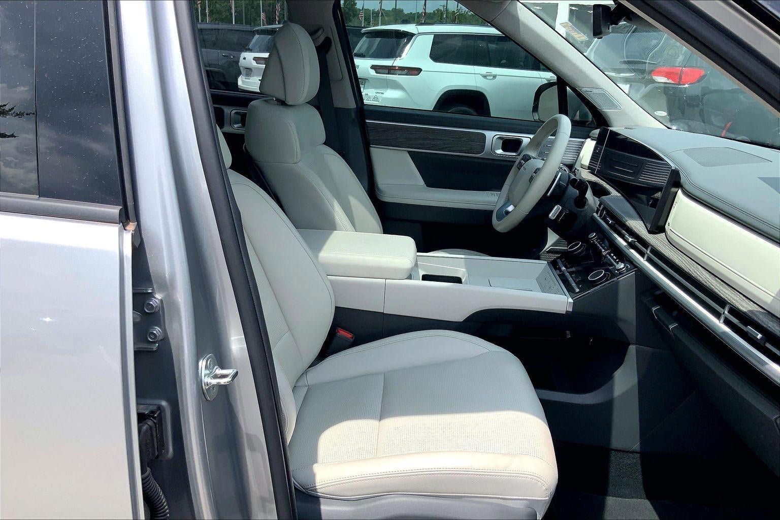 Used 2024 Hyundai Santa Fe Limited FWD image 6