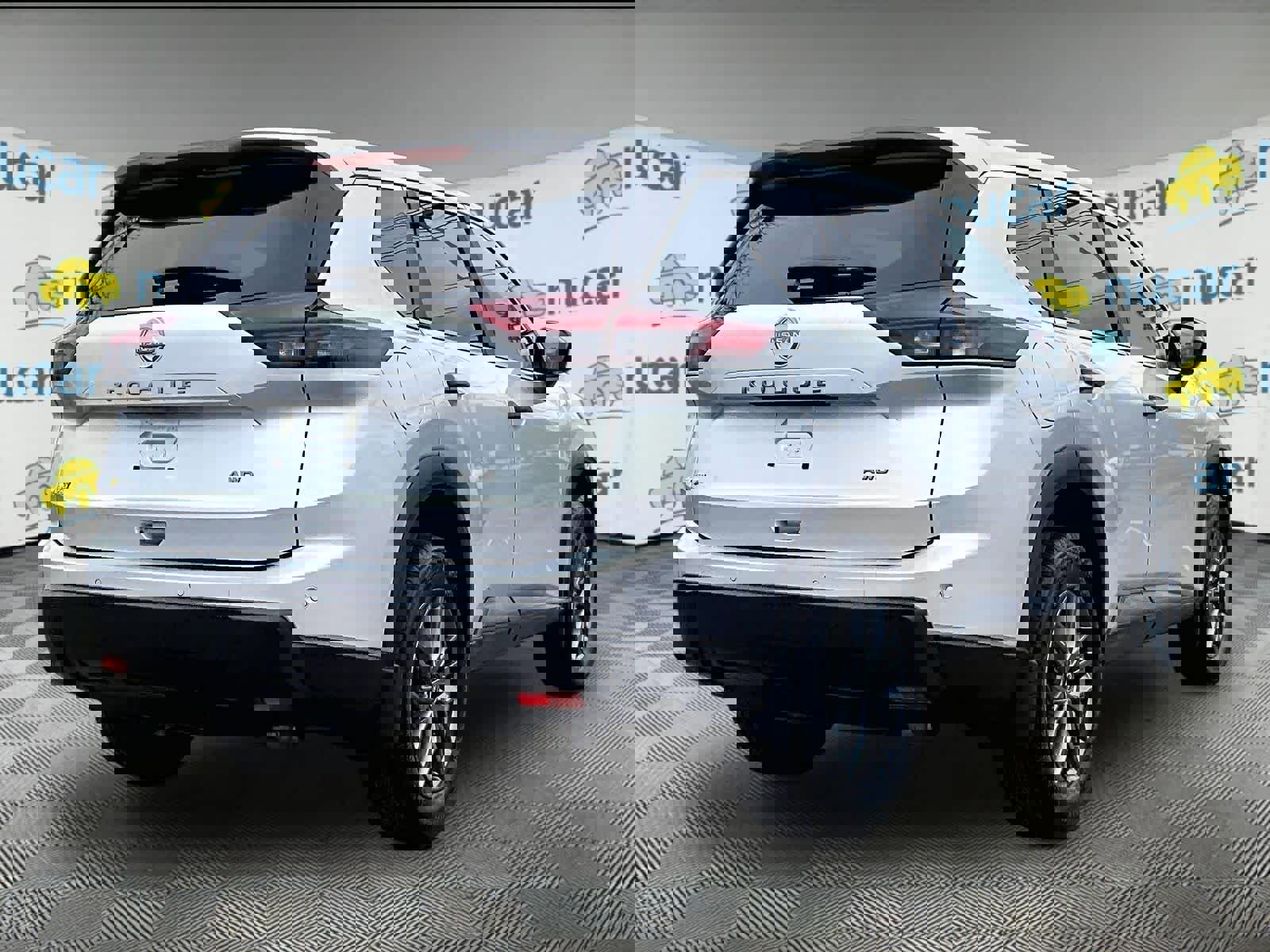 Used 2025 Nissan Rogue S image 6