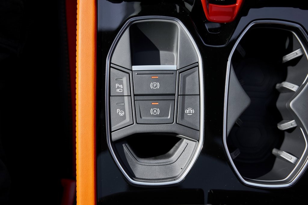 Used 2025 Lamborghini Urus SE image 70