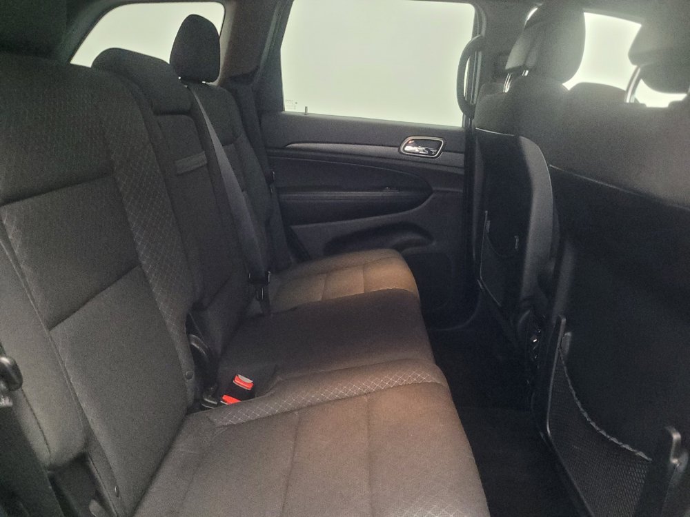 Used 2018 Jeep Grand Cherokee Laredo AWD/4WD image 19