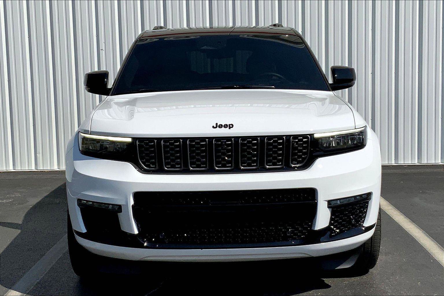 Used 2025 Jeep Grand Cherokee L Summit AWD/4WD image 3