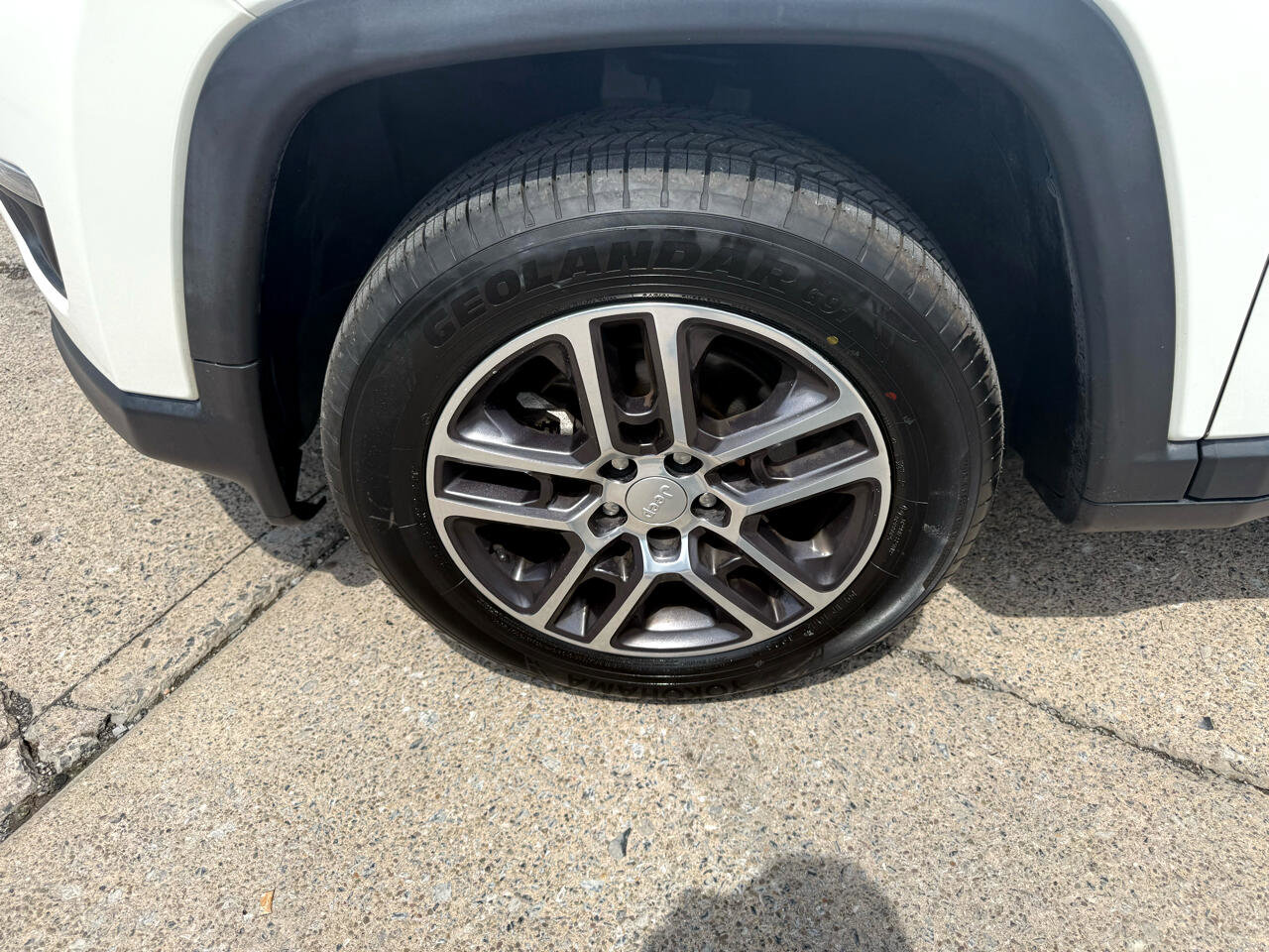 Used 2017 Jeep Compass Latitude w/ Popular Equipment Group image 16