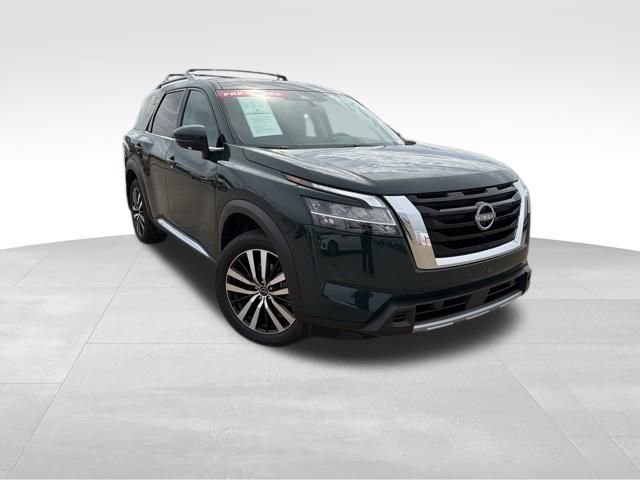 Used 2024 Nissan Pathfinder Platinum w/ Cargo Package FWD image 4