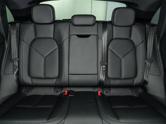 Certified 2025 Porsche Macan image 26