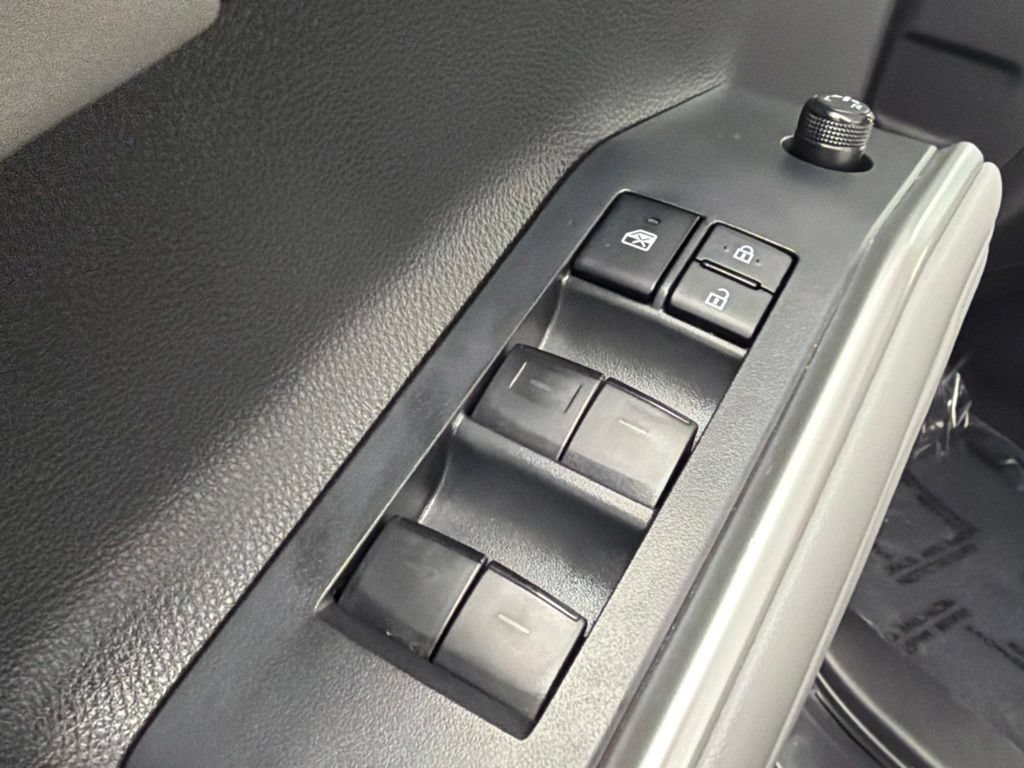 Used 2022 Toyota Highlander XLE FWD image 21