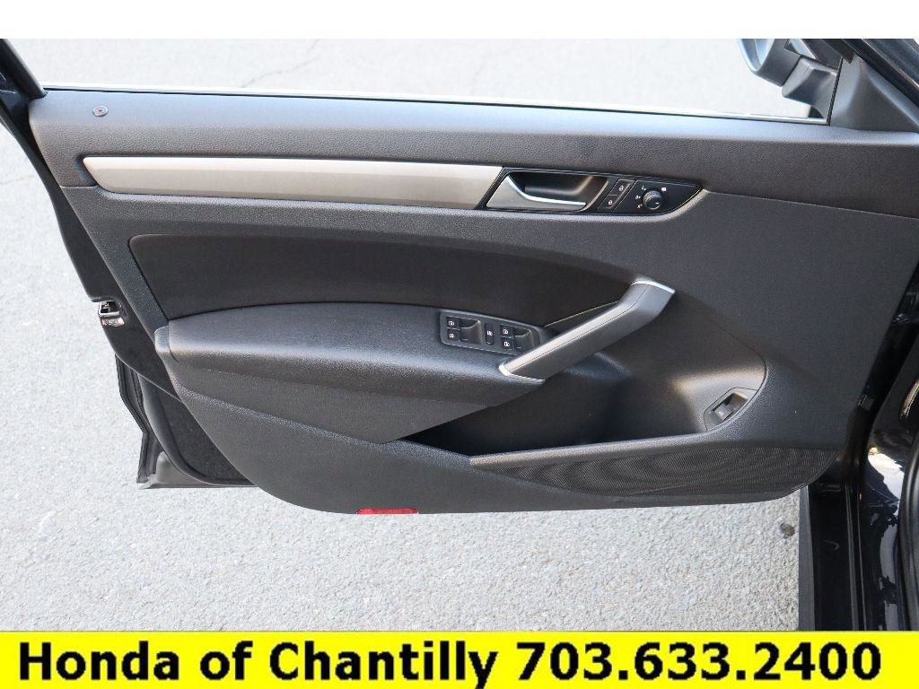 Used 2020 Volkswagen Passat 2.0T SE w/ Sunroof Package image 24