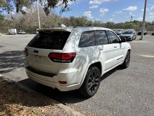 Used 2022 Jeep Grand Cherokee Laredo X image 3