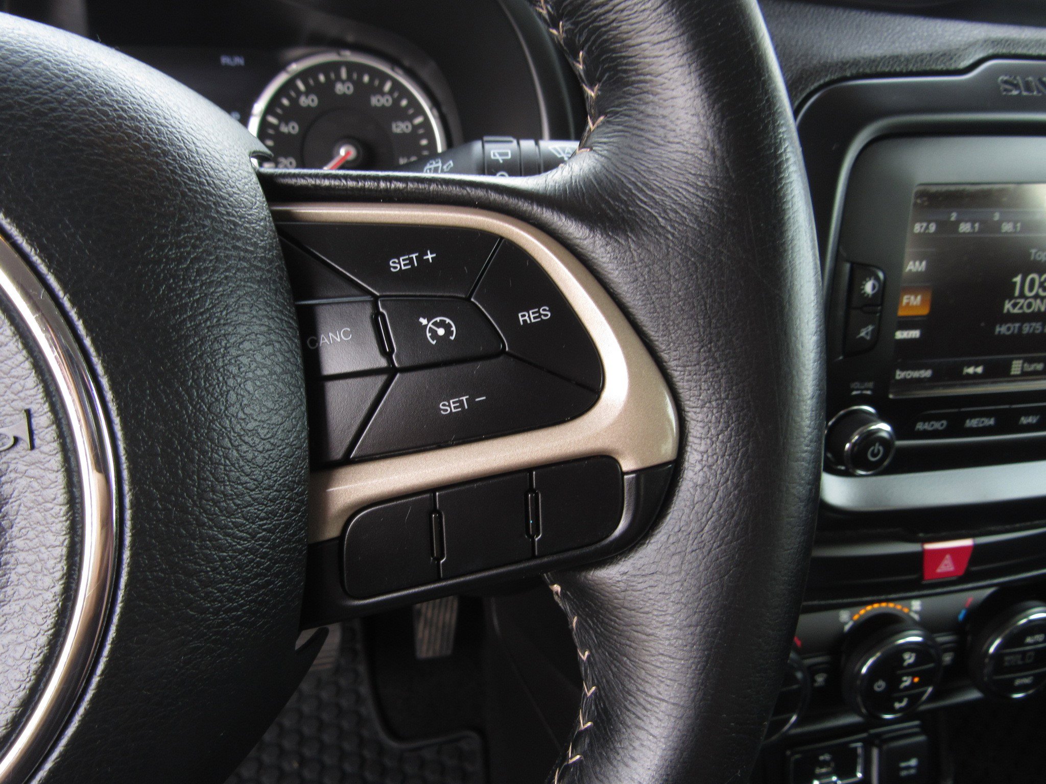 Used 2017 Jeep Renegade Trailhawk image 25