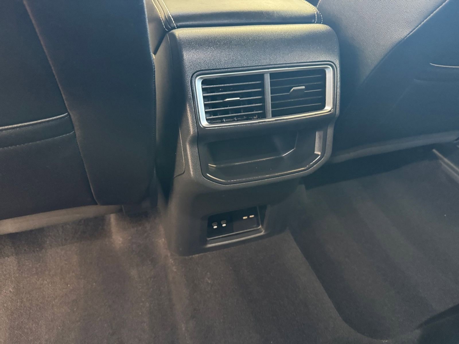 Used 2025 Volkswagen Atlas Cross Sport SE image 24