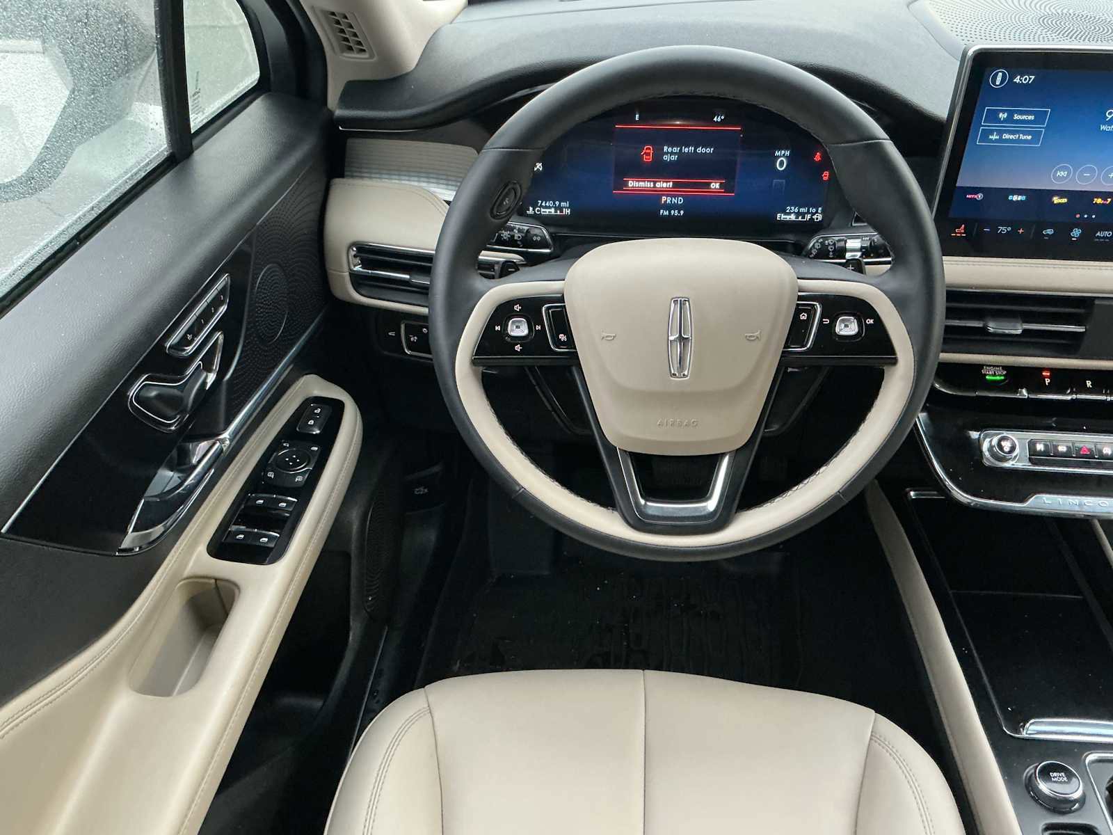 Used 2025 Lincoln Corsair AWD image 8