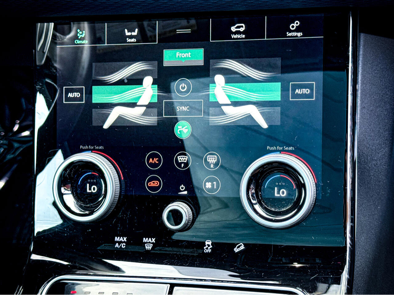 Used 2018 Land Rover Range Rover Velar R-Dynamic SE image 27